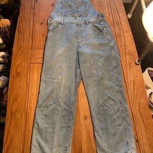 GAP loose fit overalls size Medium.  Woman’s 2022